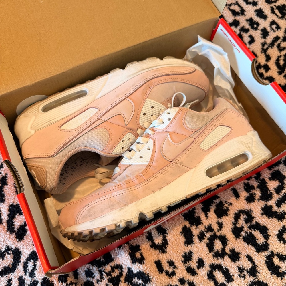 Women’s Nike Air Max 90 in Barely Rose